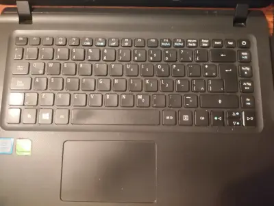 Laptop Acer con cargador en buen estado - miniatura 6