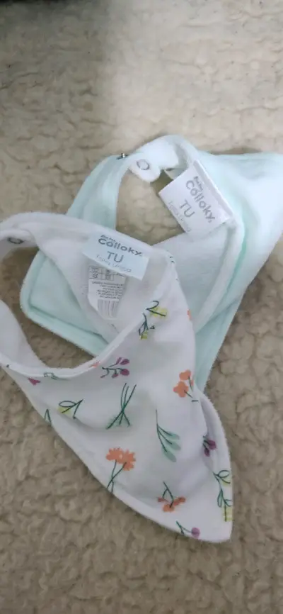 Baberos Colloky para bebé con diseño floral - miniatura 1