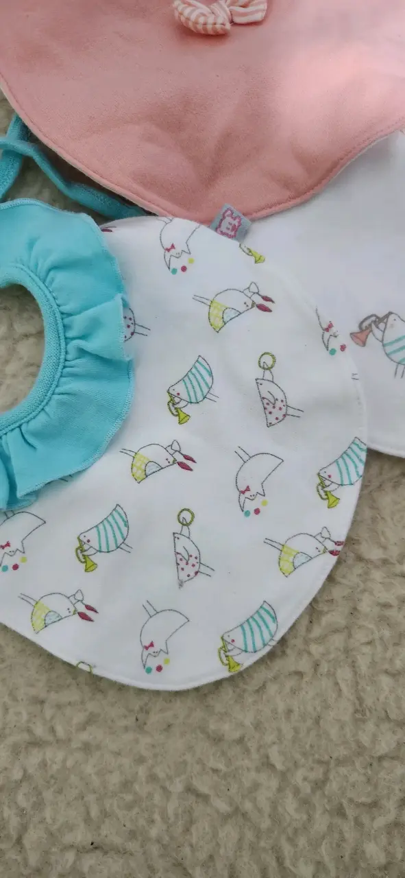 Set de baberos para bebé en colores pastel - 2