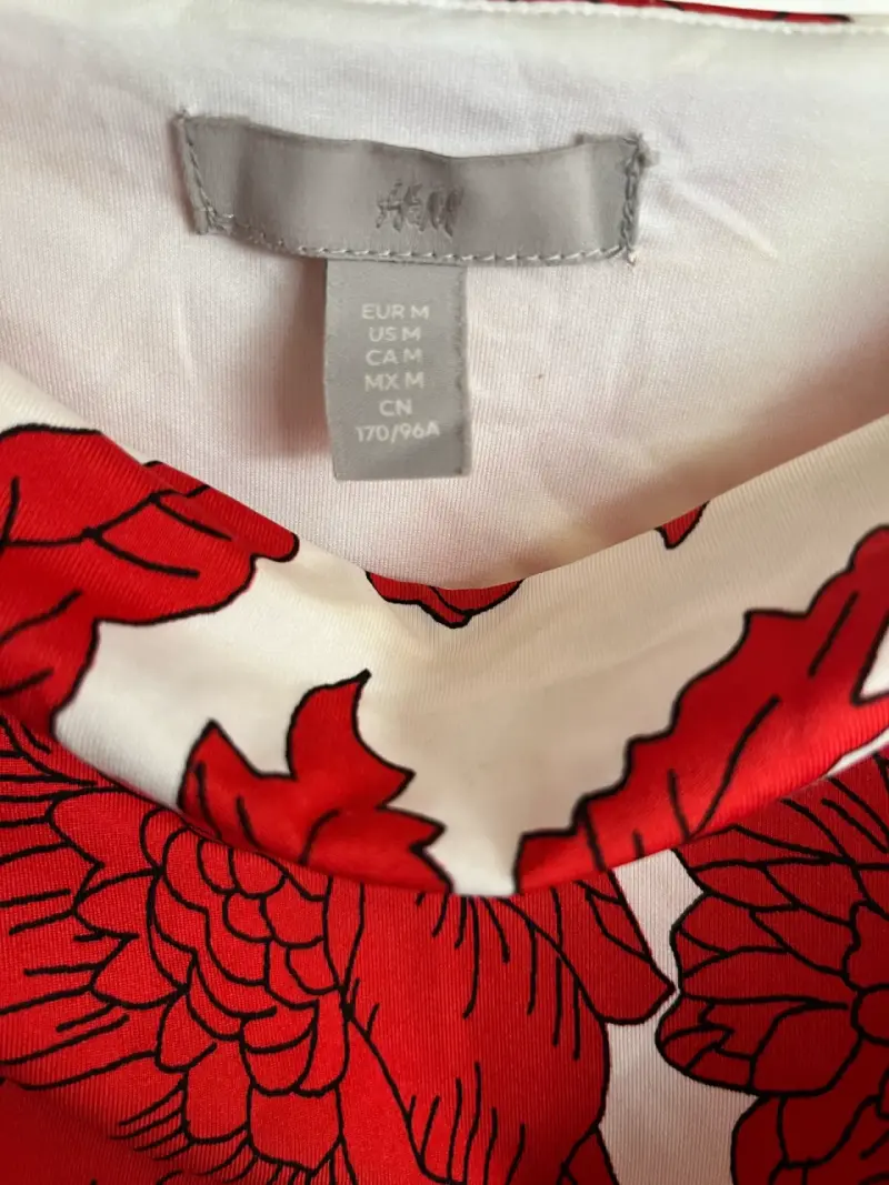 Body floral rojo y blanco H&M - 3