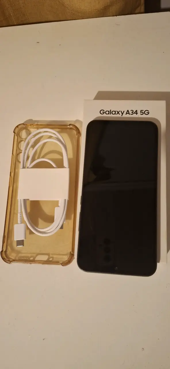 Smartphone Samsung Galaxy A34 5G con accesorios - 3