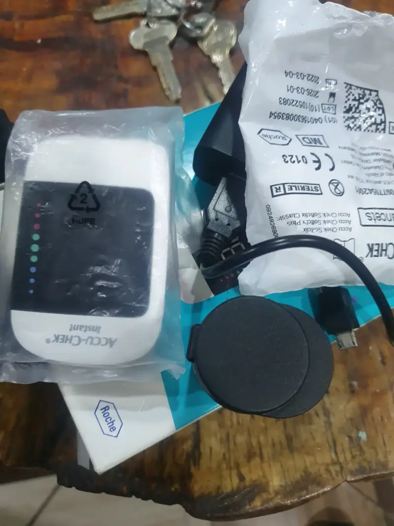 Medidor de Glucosa Inalámbrico Accu-Chek Instant - 2