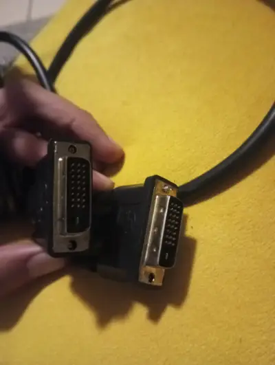 Cable DVI a DVI para conexión de video - miniatura 1