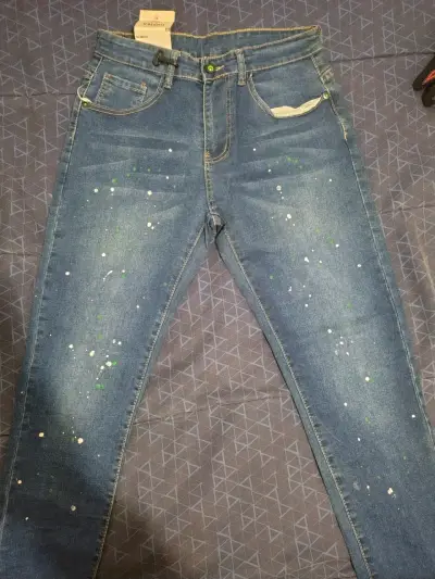 Jeans de hombre slim fit con diseño moderno - miniatura 1