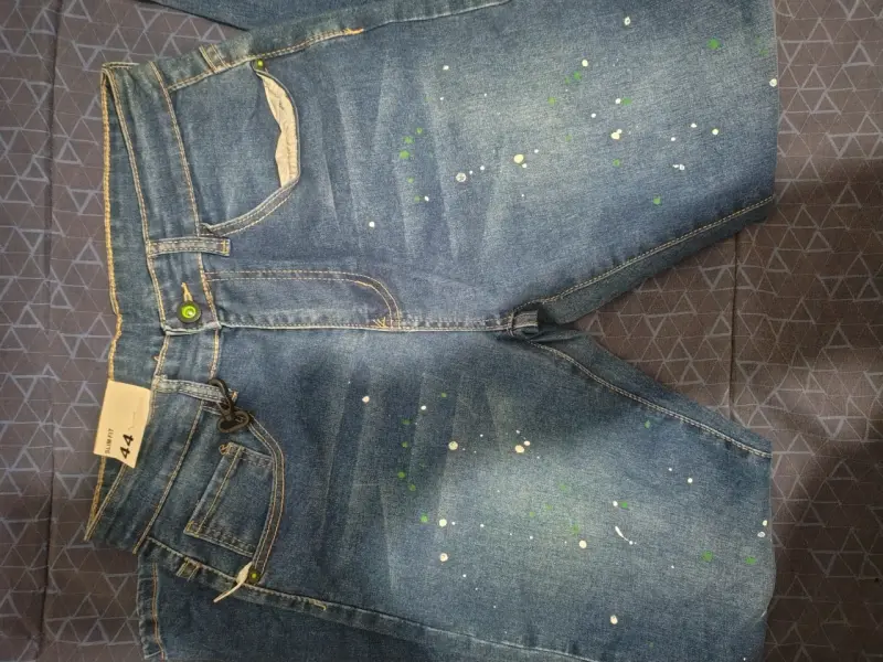 Jeans de hombre slim fit con diseño moderno - 2