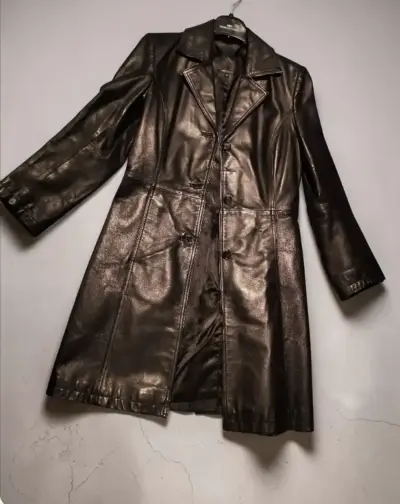 Abrigo de cuero negro para mujer - miniatura 1