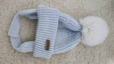 Gorro de lana azul con pompón para bebé - miniatura 1