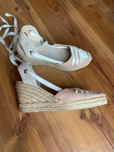Alpargatas de cuña con cintas beige - miniatura 1