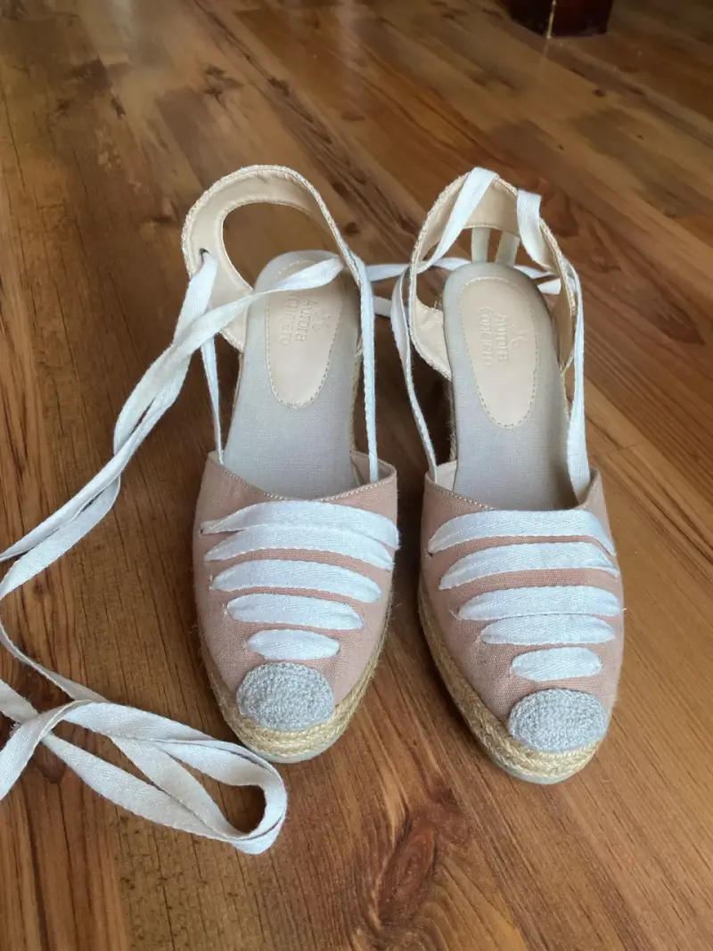 Alpargatas de cuña con cintas beige - 2