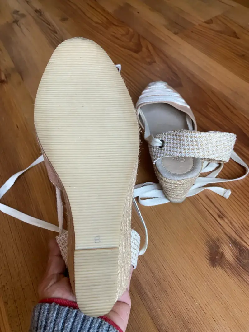 Alpargatas de cuña con cintas beige - 3