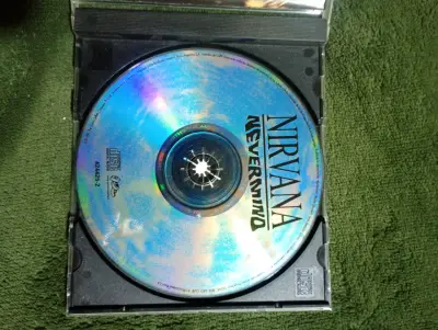 CD Nirvana Nevermind en buen estado - miniatura 2
