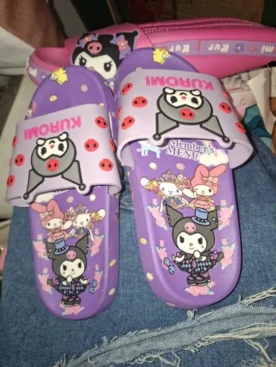 Sandalias Kuromi para niños con diseño divertido - miniatura 1