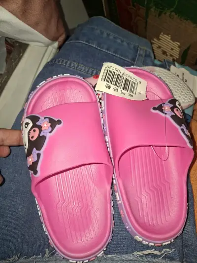 Sandalias Kuromi para niños con diseño divertido - miniatura 2