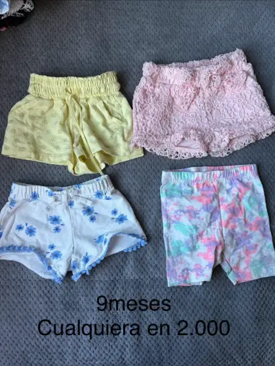 Shorts de bebé rojos con bordado floral - miniatura 2