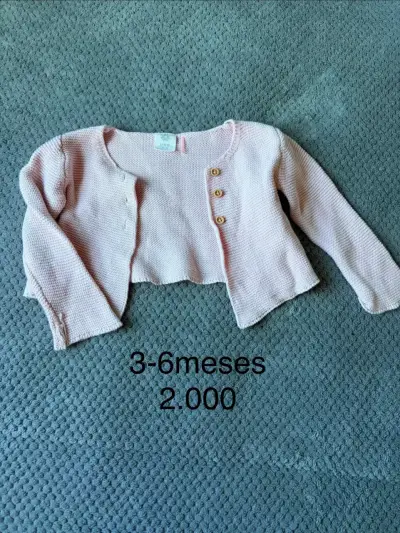 Shorts de bebé rojos con bordado floral - miniatura 4