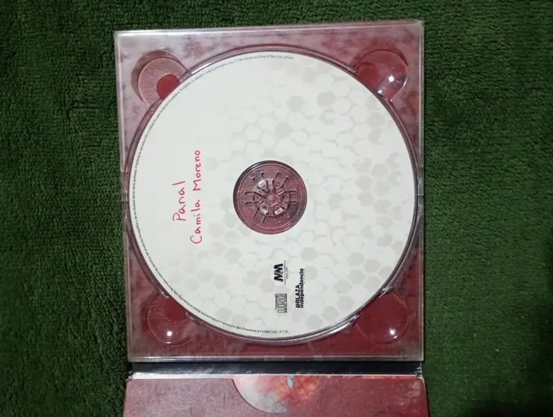 CD Panal de Camila Moreno en buen estado - 2