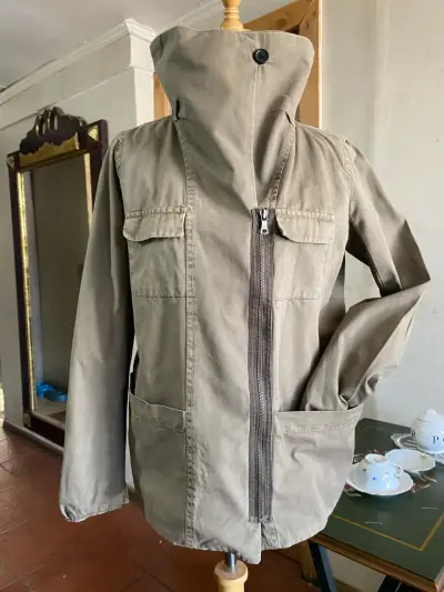 Chaqueta de mujer  color verde con cuello alto - miniatura 1