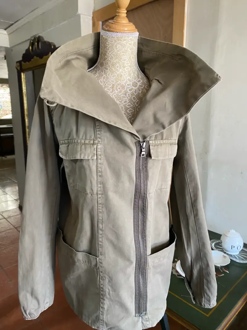 Chaqueta de mujer  color verde con cuello alto - 5