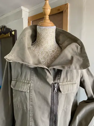 Chaqueta de mujer  color verde con cuello alto - miniatura 6