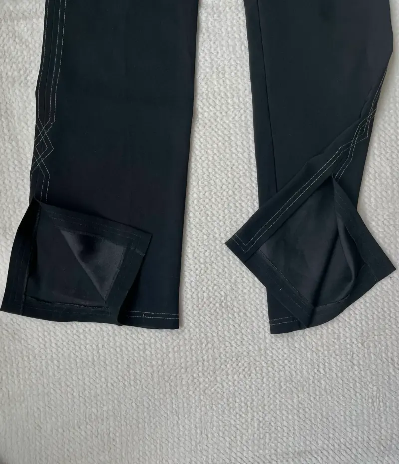Pantalones negros acampanados para mujer - 4