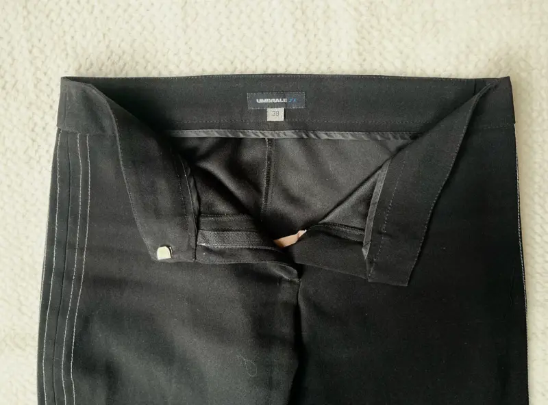 Pantalones negros acampanados para mujer - 5
