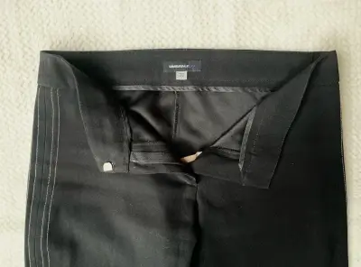 Pantalones negros acampanados para mujer - miniatura 5