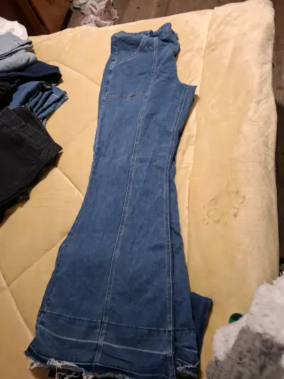 Jeans de mezclilla con diseño patchwork desgastado - miniatura 3