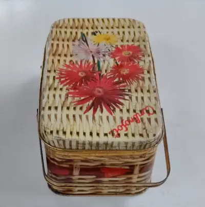 Caja metálica vintage con diseño floral - miniatura 2