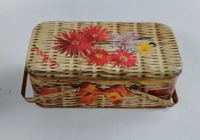 Caja metálica vintage con diseño floral - miniatura 3
