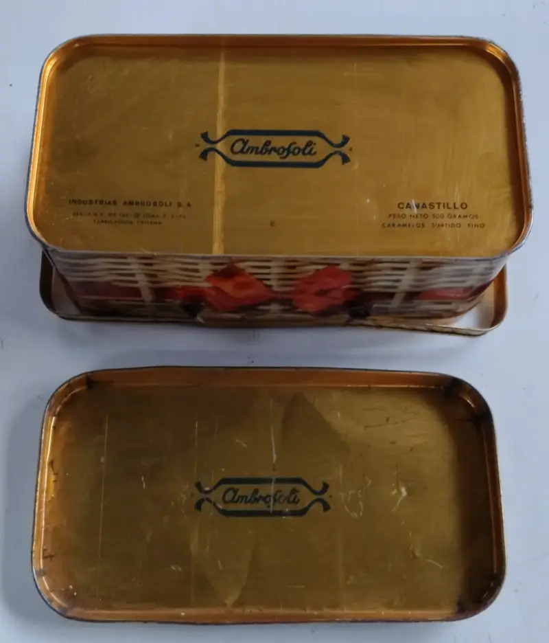 Caja metálica vintage con diseño floral - 5