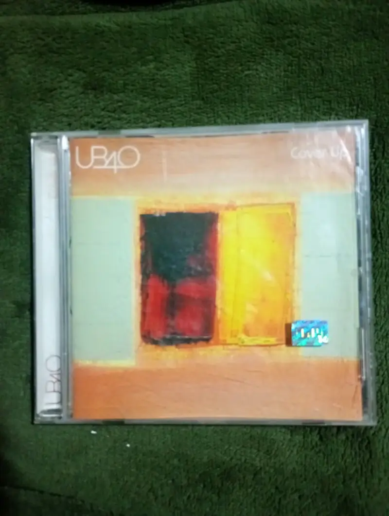 CD de música UB40 'Cover Up' en buen estado - 1