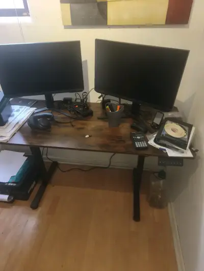 Escritorio ajustable con pantalla digital - miniatura 3