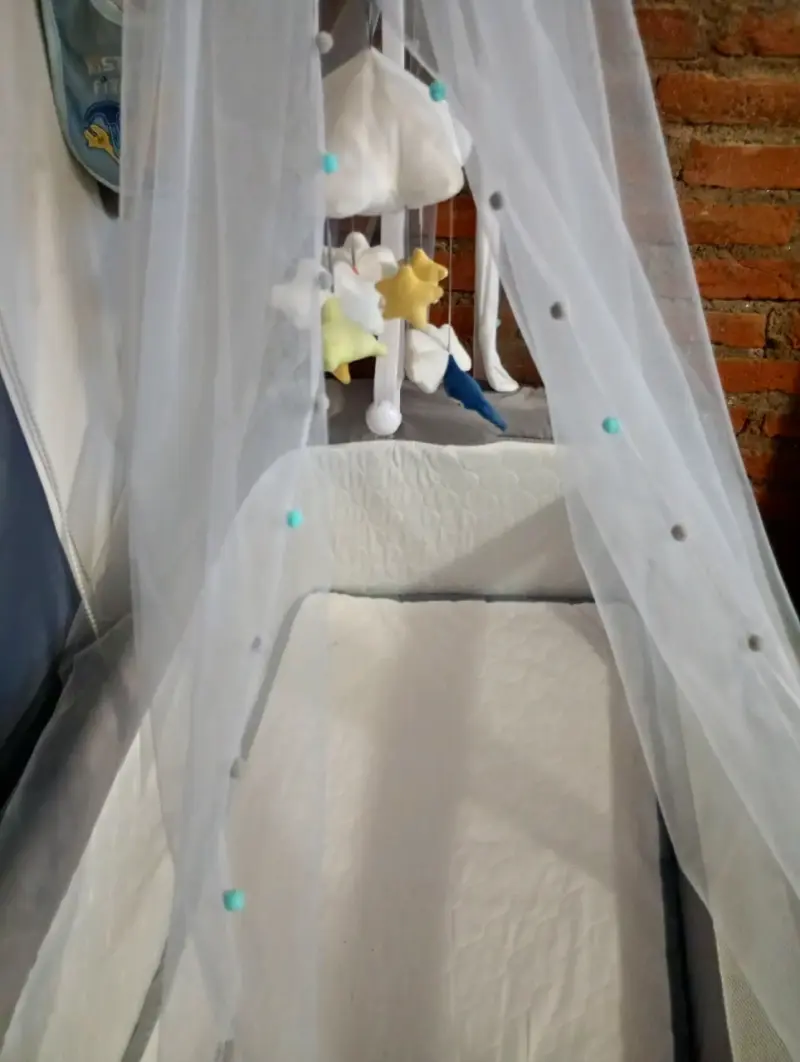Cuna colecho con dosel y móvil de estrellas - 4