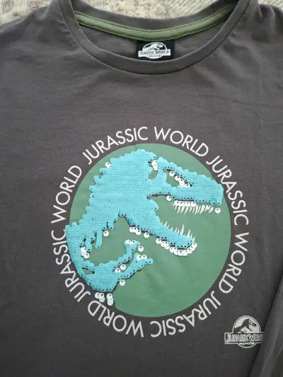Polera manga larga Jurassic World gris para niños - miniatura 3