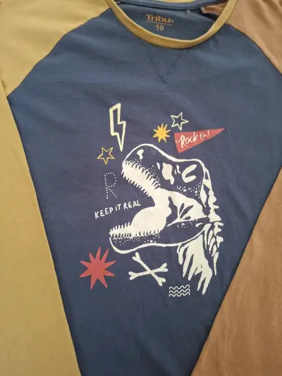 Polera manga larga niño Tribu diseño dinosaurio - miniatura 2