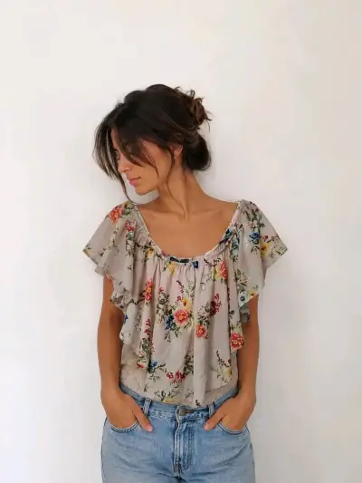 Blusa Bershka floral con volantes para mujer - miniatura 1