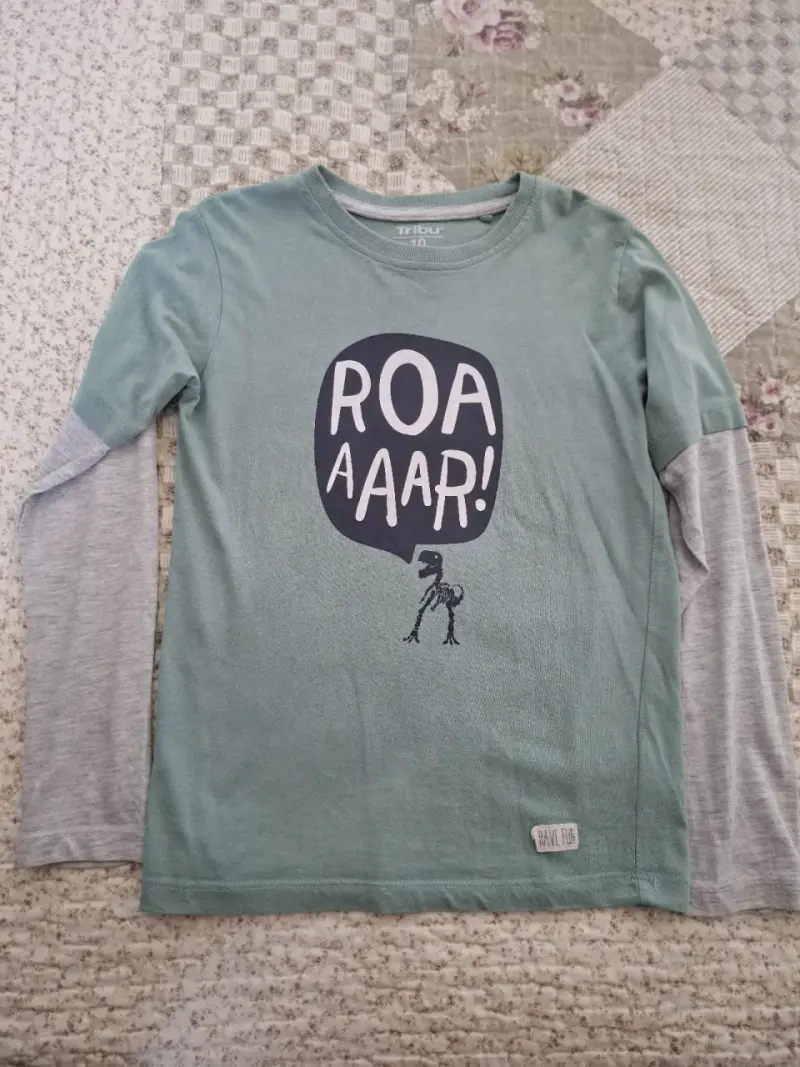 Polera manga larga infantil Tribu verde con diseño - 2
