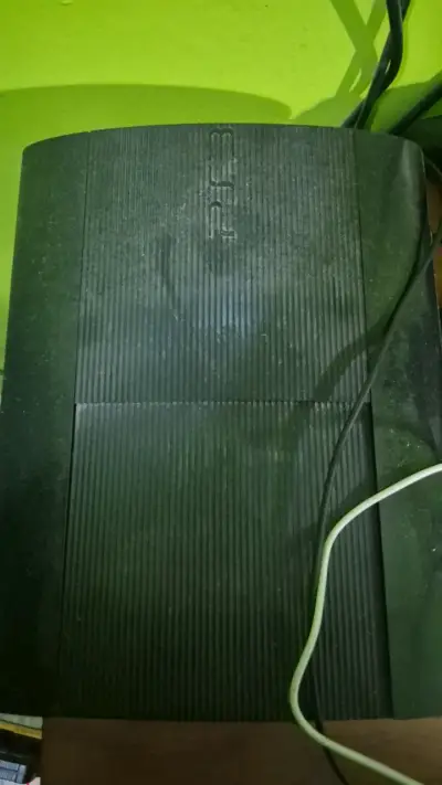 Consola PS3 con juegos y controles - miniatura 2