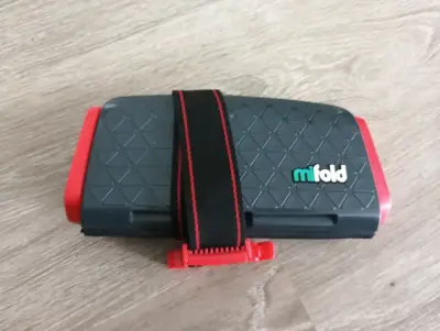 Asiento elevador portátil para niños Mifold - miniatura 1