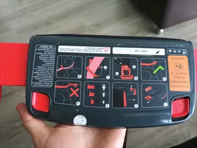 Asiento elevador portátil para niños Mifold - miniatura 4