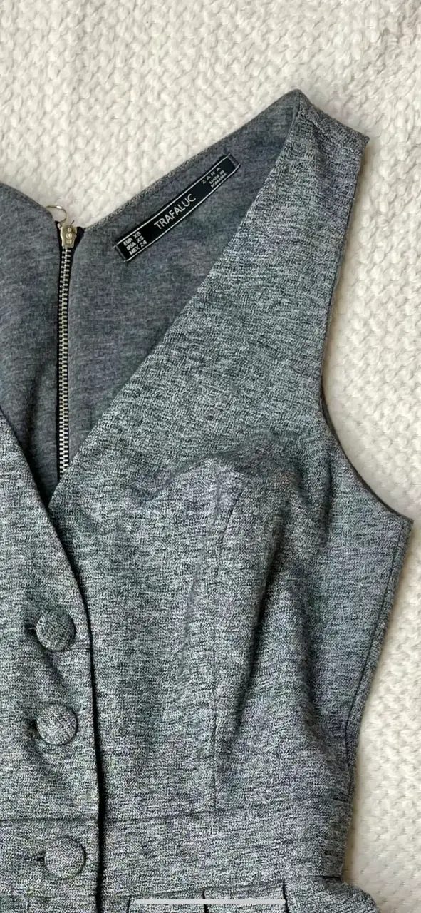 Vestido gris Trafaluc sin mangas con botones - 4