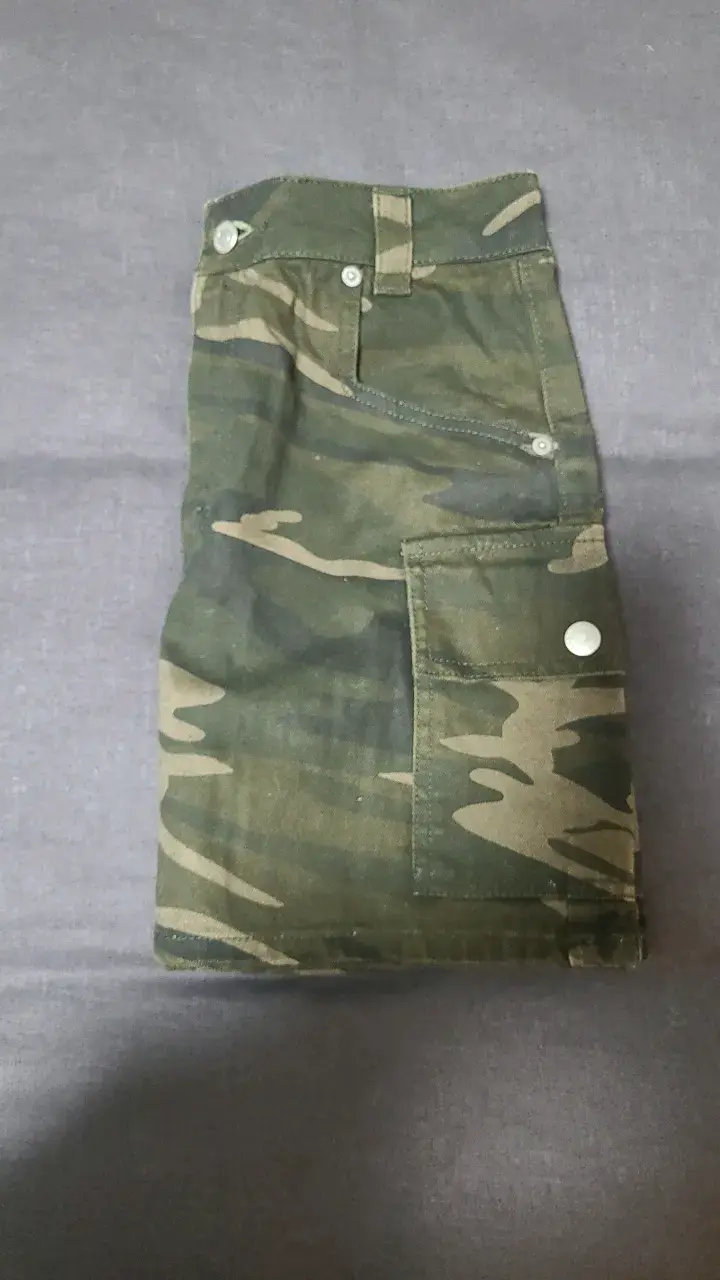Falda camuflada Topshop talla 34 - 4
