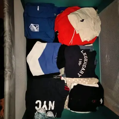 Lote de ropa variada para hombre y mujer - miniatura 1