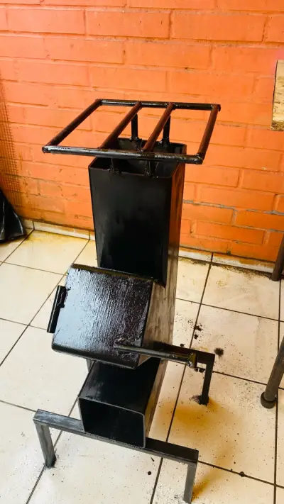Estufa a leña de hierro negra para exteriores - miniatura 2