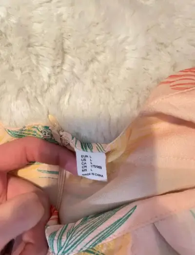 Vestido corto estampado tropical para mujer - miniatura 2