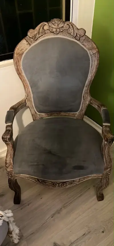 Silla de madera vintage con tapizado gris - miniatura 1