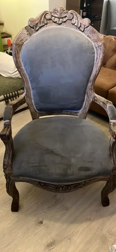 Silla de madera vintage con tapizado gris - miniatura 2