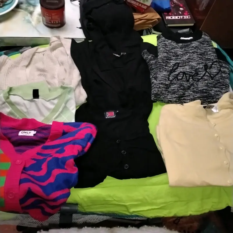 Lote de ropa variada para hombre y mujer - 3