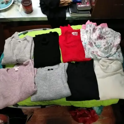 Lote de ropa variada para hombre y mujer - miniatura 5