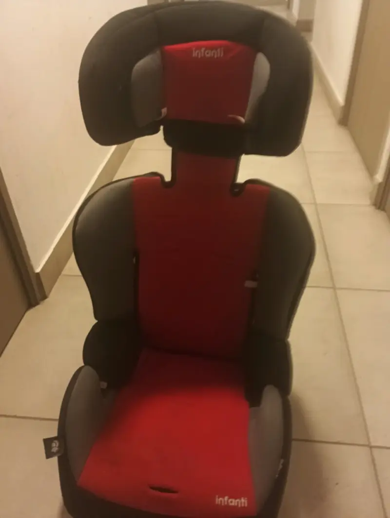Silla de Auto Infanti Negra y Roja para Niños - 2